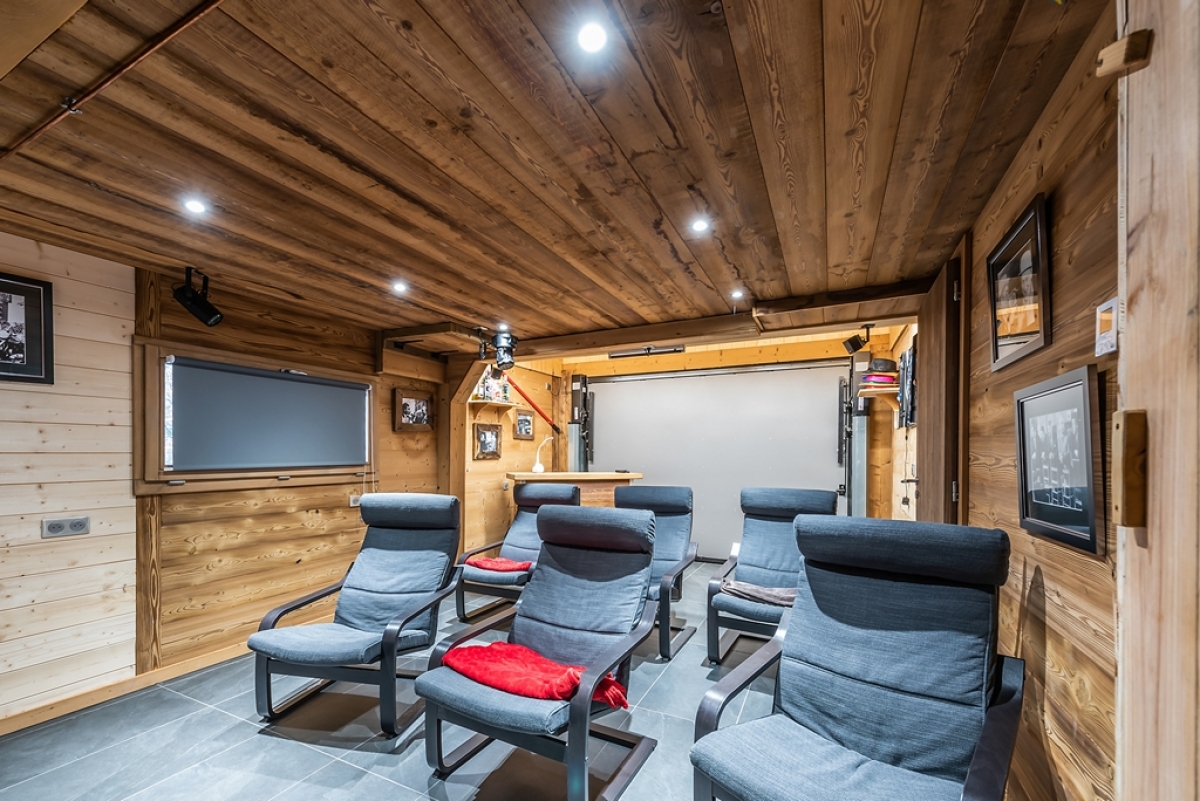 Salle cinéma chalet prestige vosges sous la roche