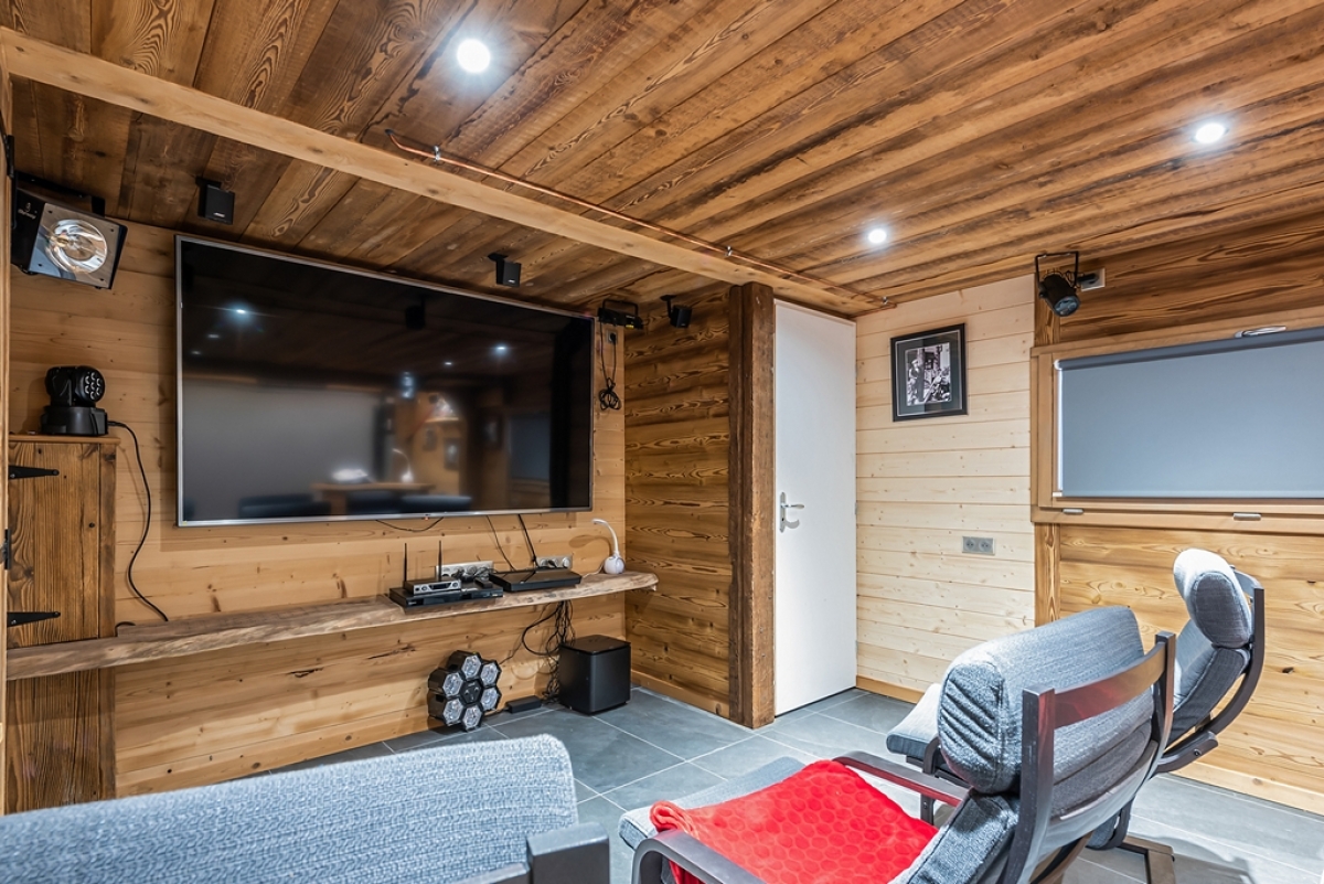 Salle cinéma chalet prestige vosges sous la roche