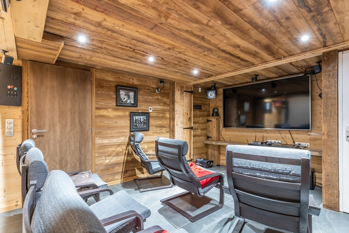 Salle cinéma chalet prestige vosges sous la roche