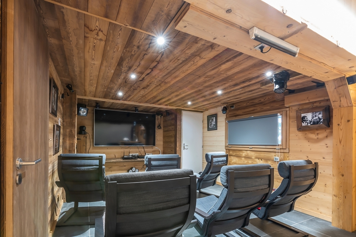 Salle cinéma chalet prestige vosges sous la roche