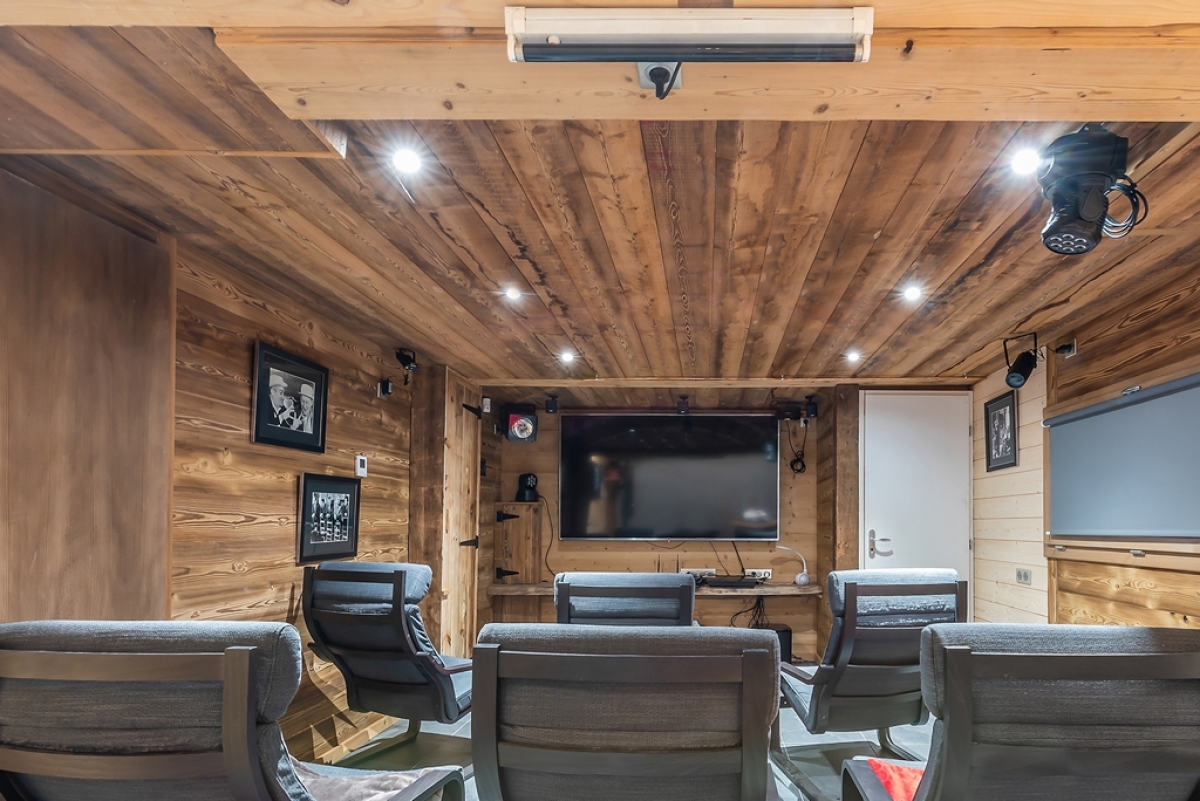 Salle cinéma chalet prestige vosges sous la roche